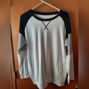 Comfy women's shirt w/pockets! Adorable to wear with leggings